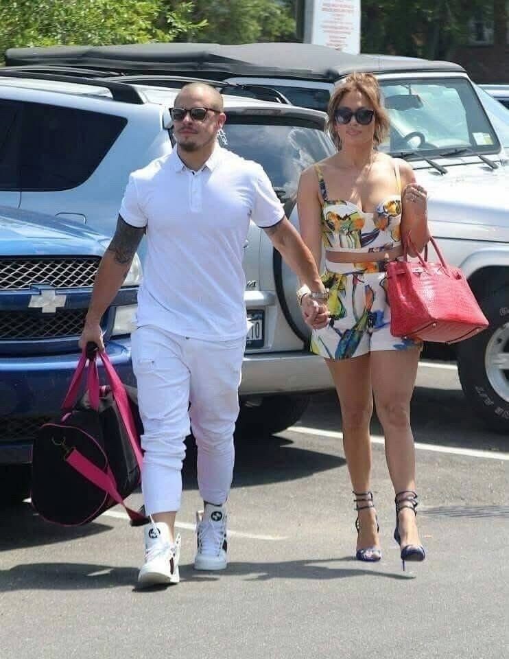 Jennifer Lopez, 54, is showing off her new boyfriend… and you better sit down, because you might recognize him!